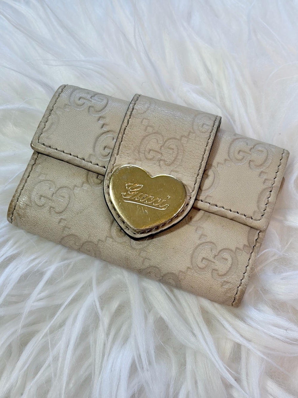 Gucci Gold Heart Signature Double G Light Taupe Beige Leather Key Card Holder